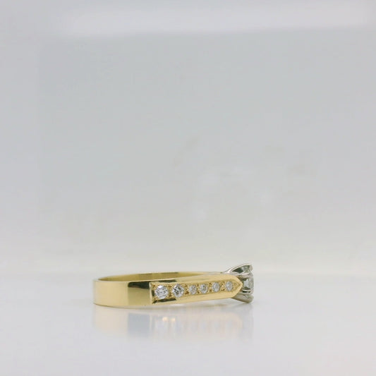 Solitaire & Shoulder Diamond Ring