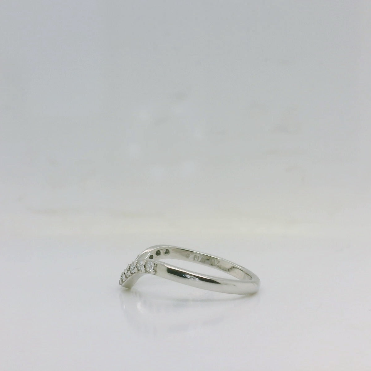 Curved Diamond Wedder