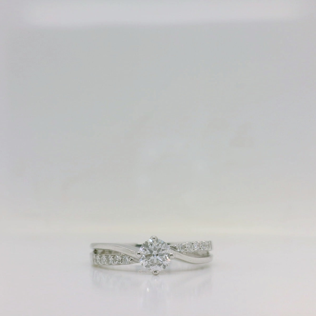 Diamond Double Crossover Ring