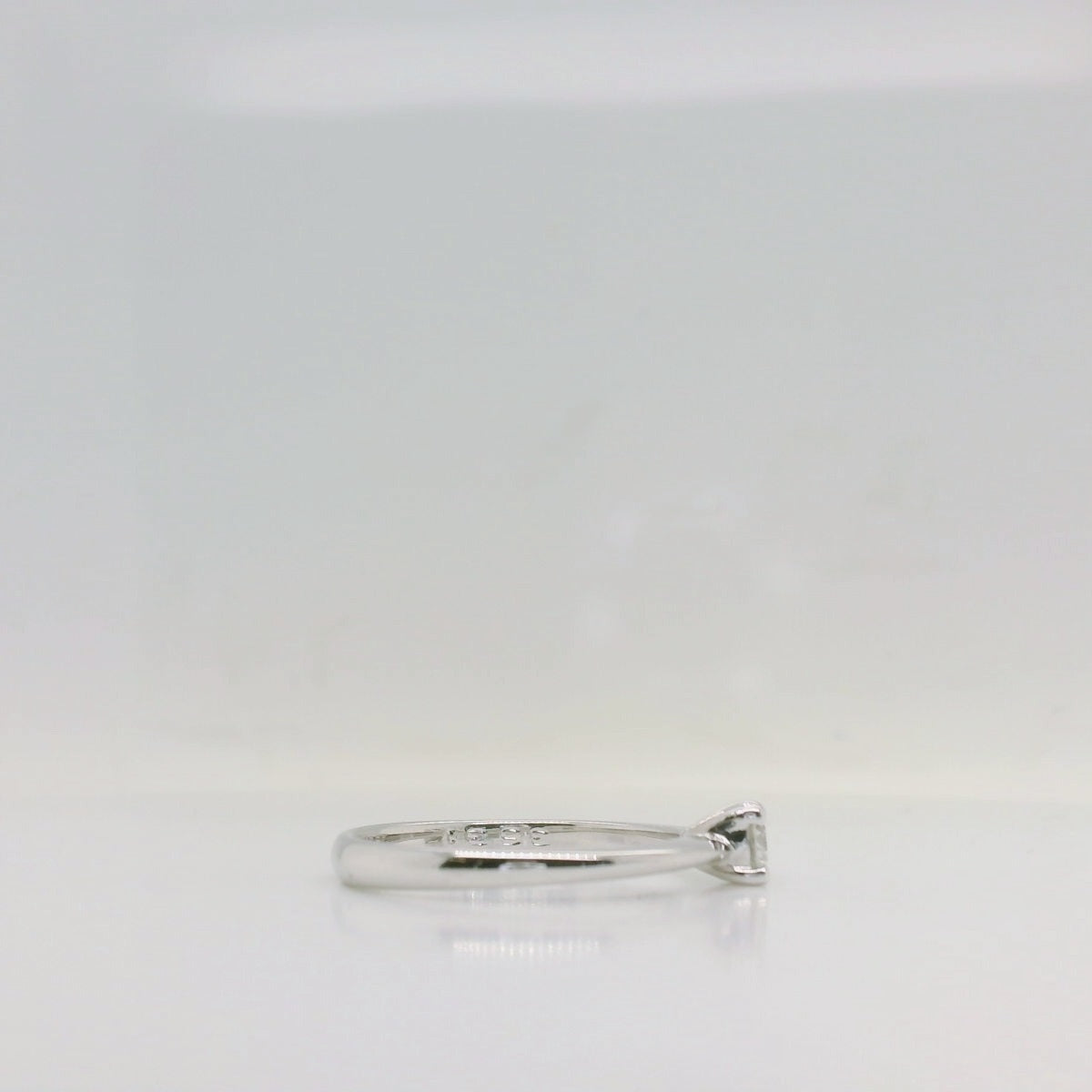 4 Claw Diamond Ring