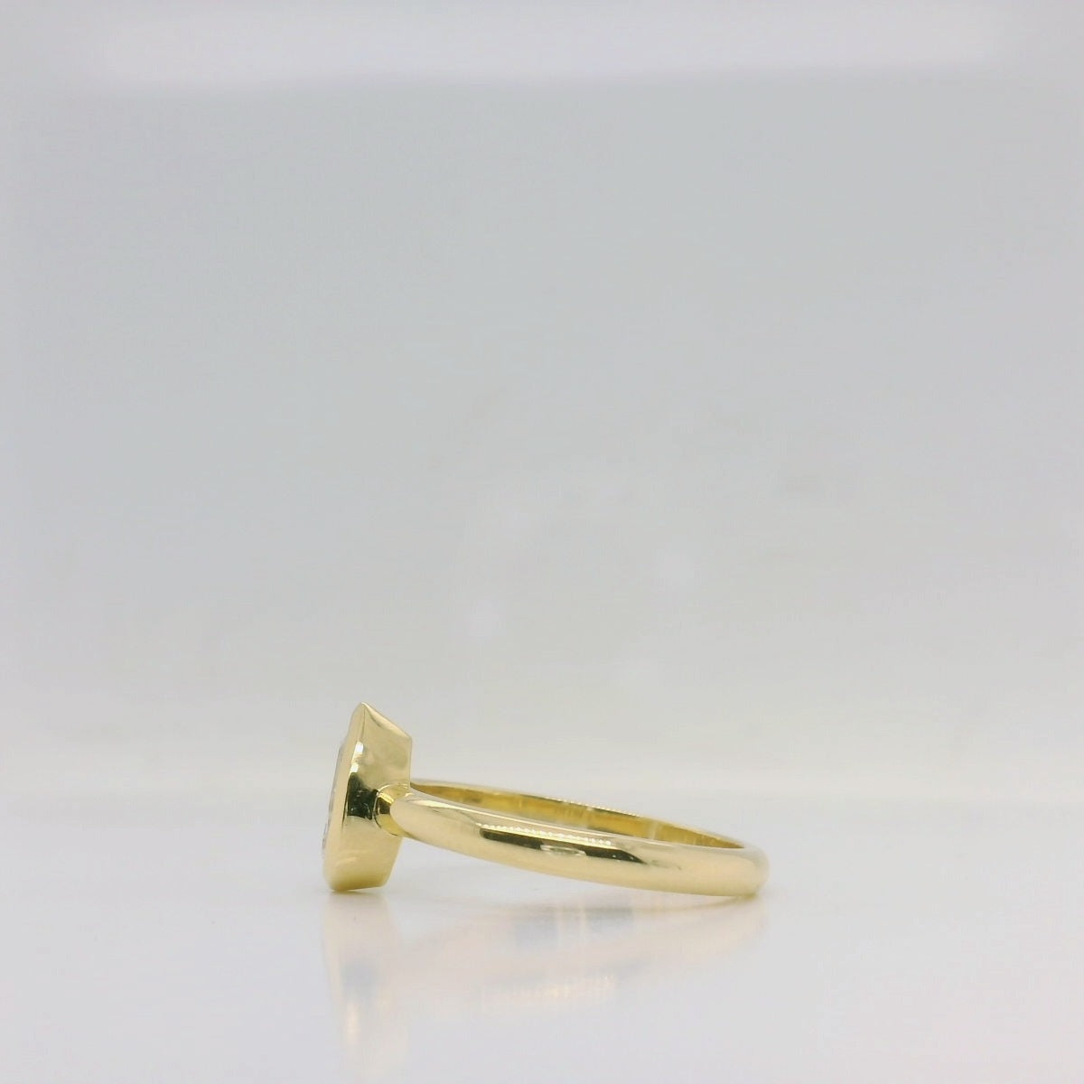 Pear Shaped Solitaire - Natural Diamond