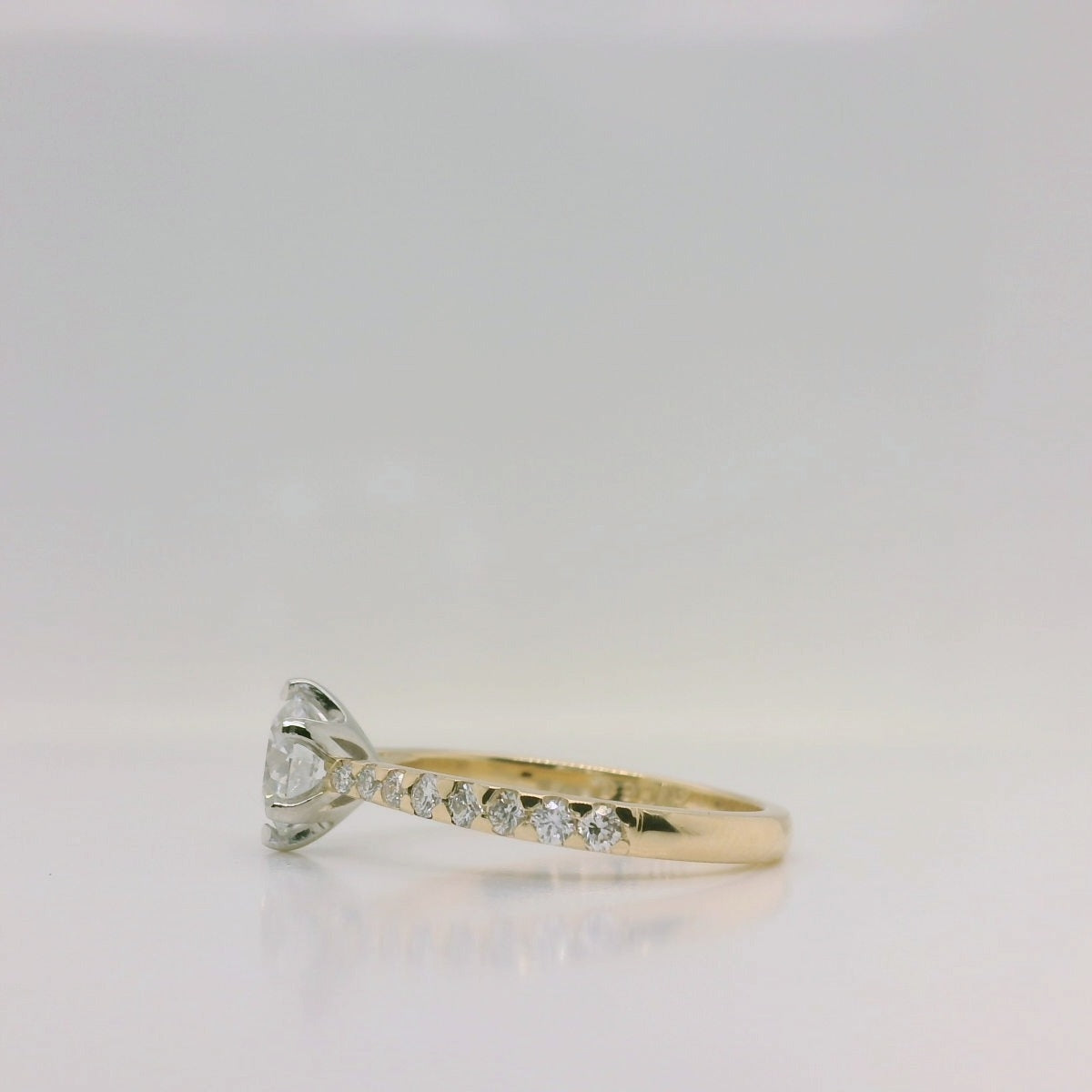 Lab Diamond Soli & Shoulder Stone Ring