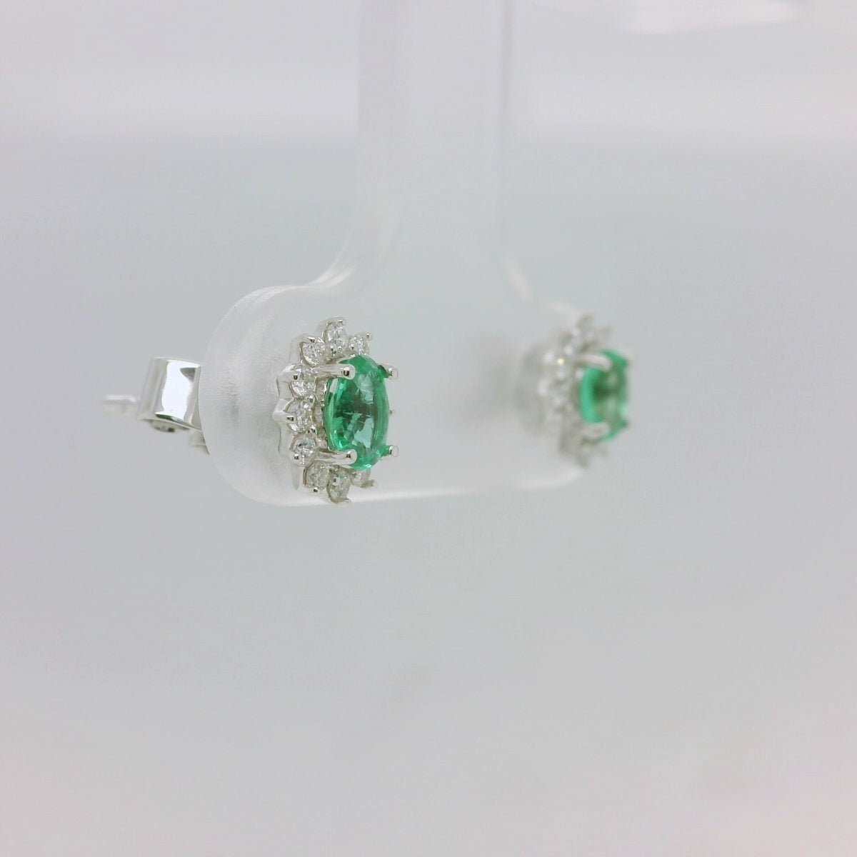 Emerald Diamond Clusters