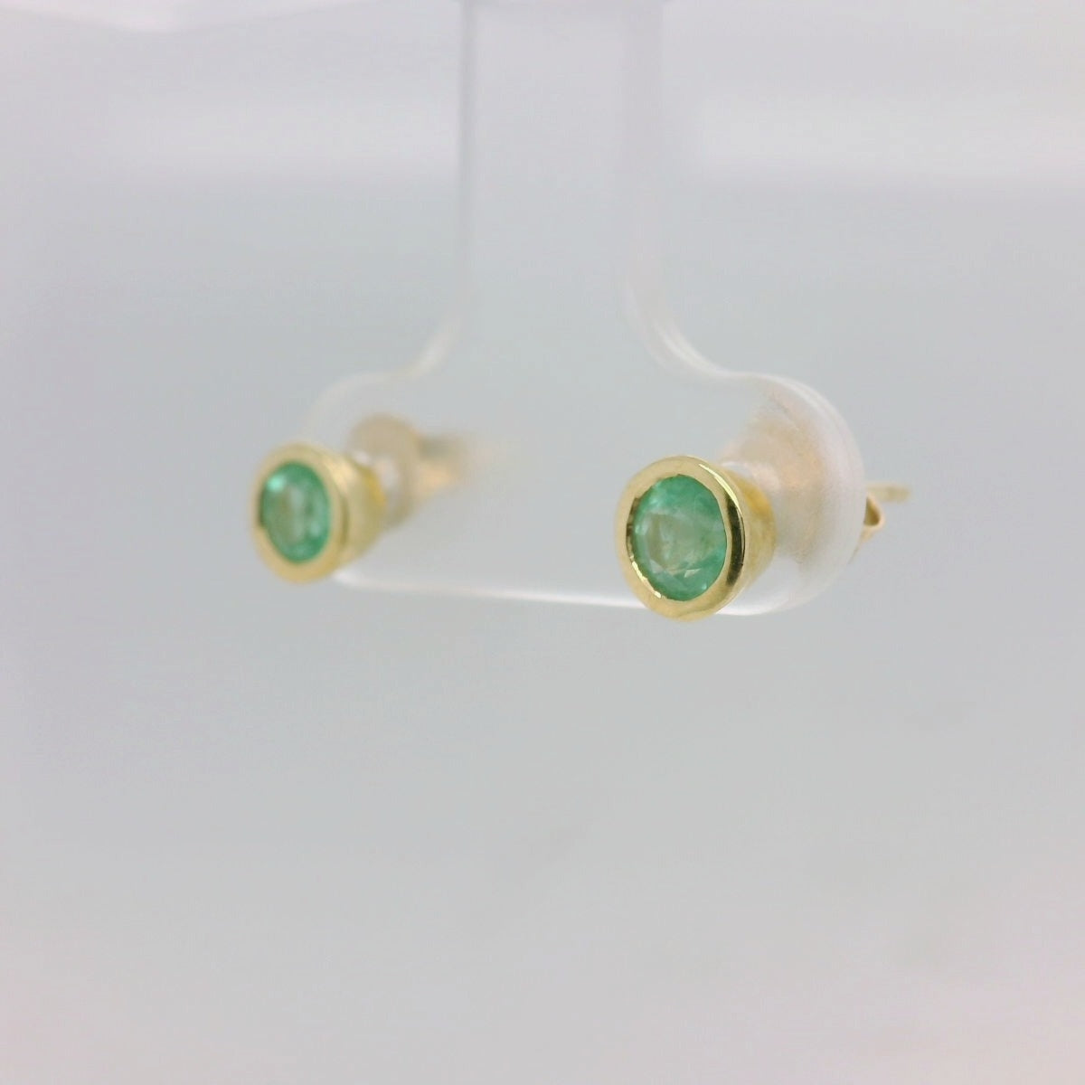 Emerald Rub Set Studs