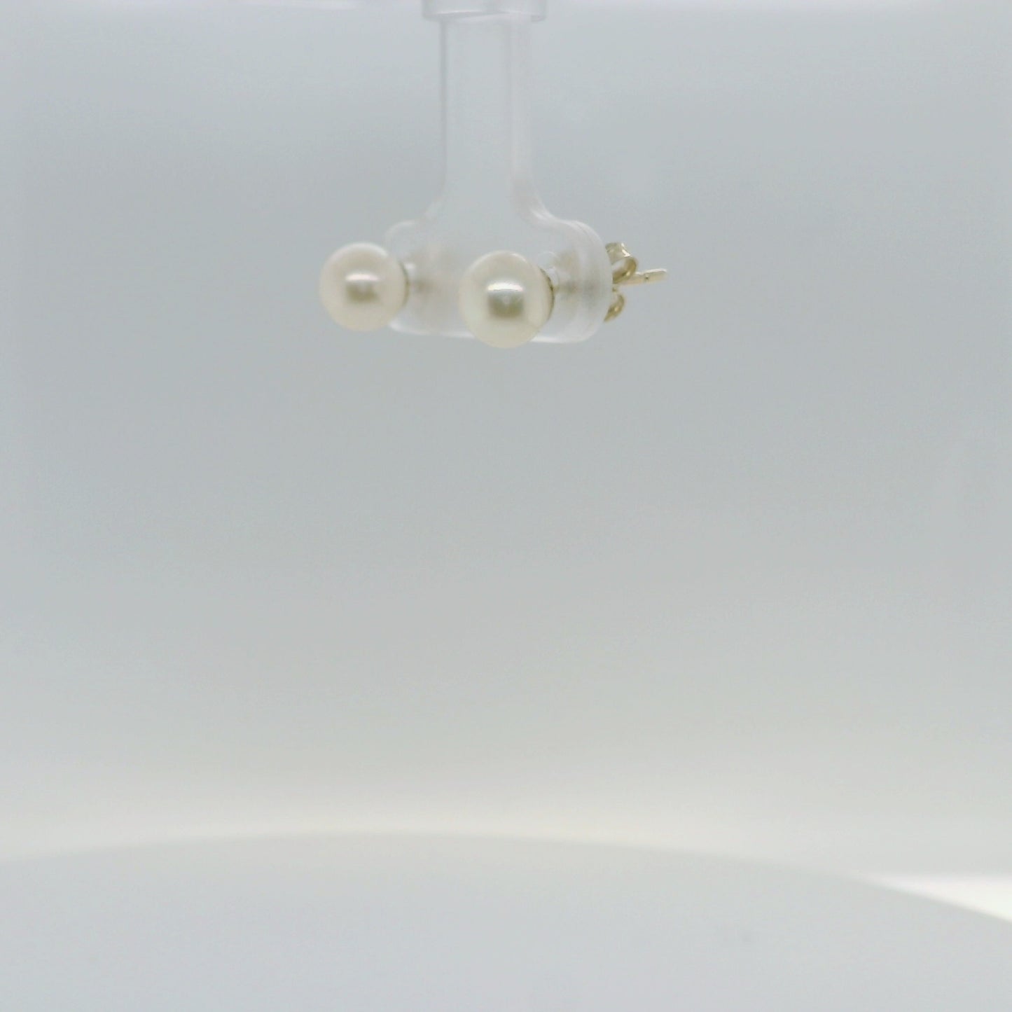 Round Pearl Studs 6-6.5mm