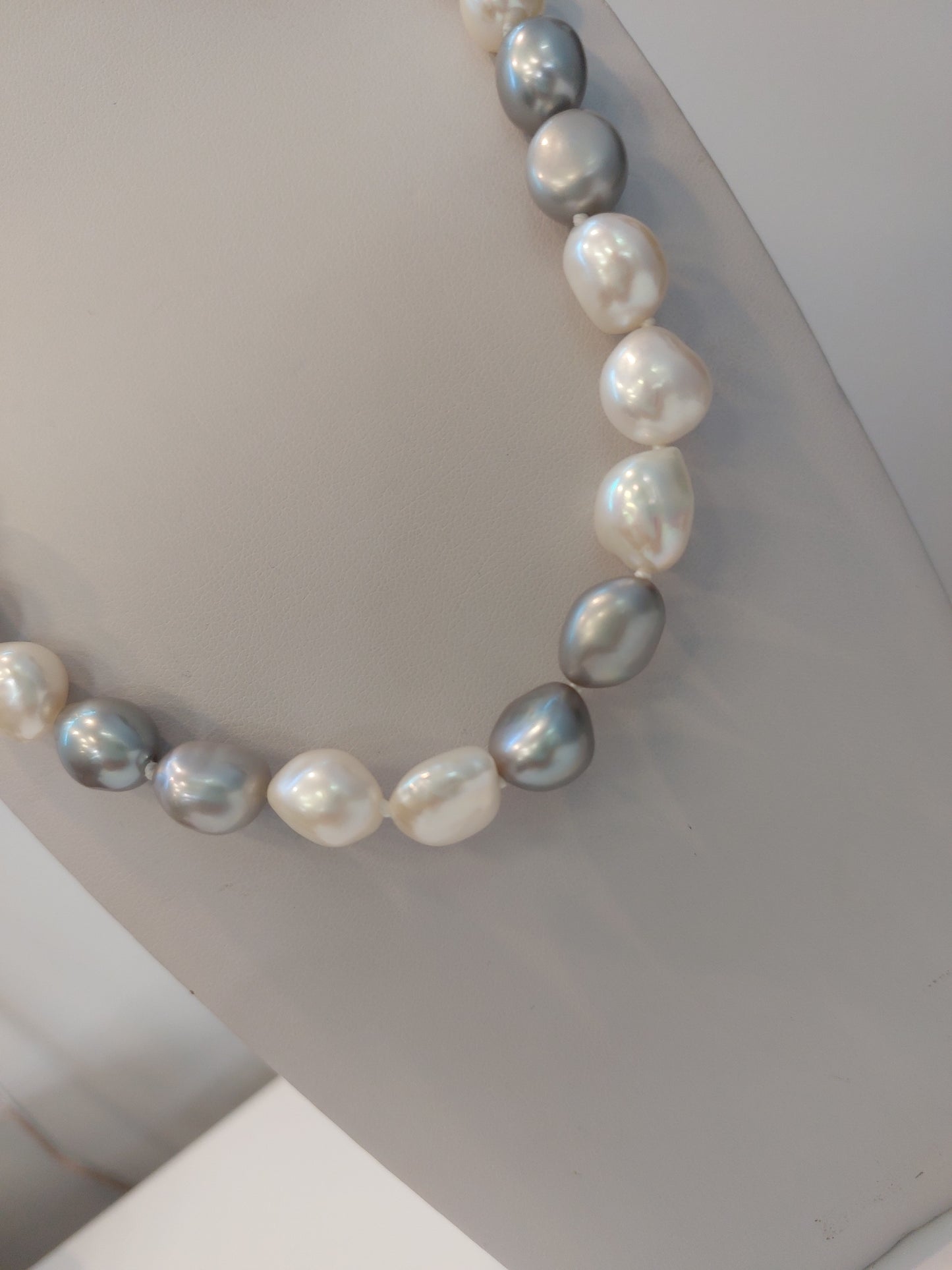 White & Grey Pearl Strand