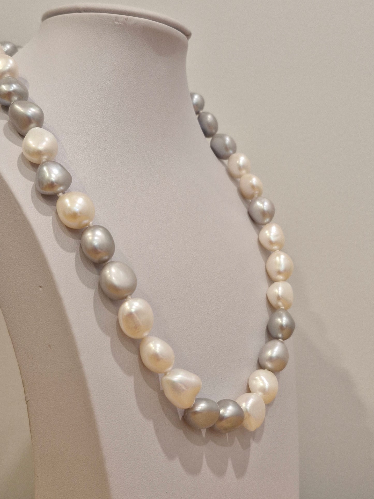 White & Grey Pearl Strand
