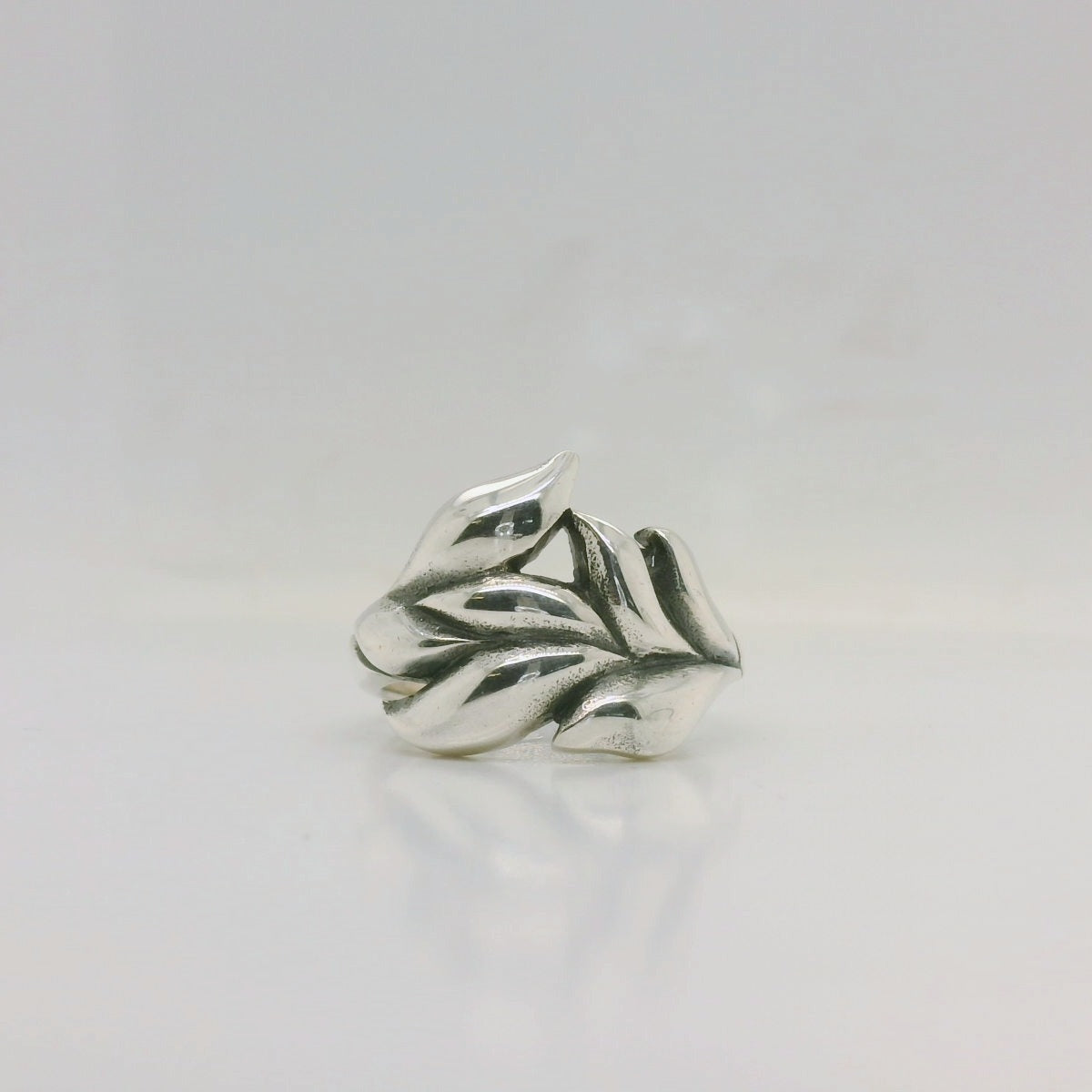 7 Leaf Ring