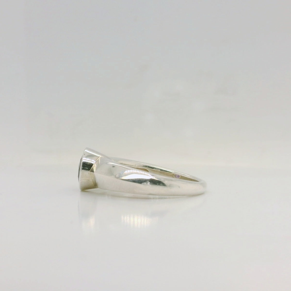 Rub Set Amethyst Ring