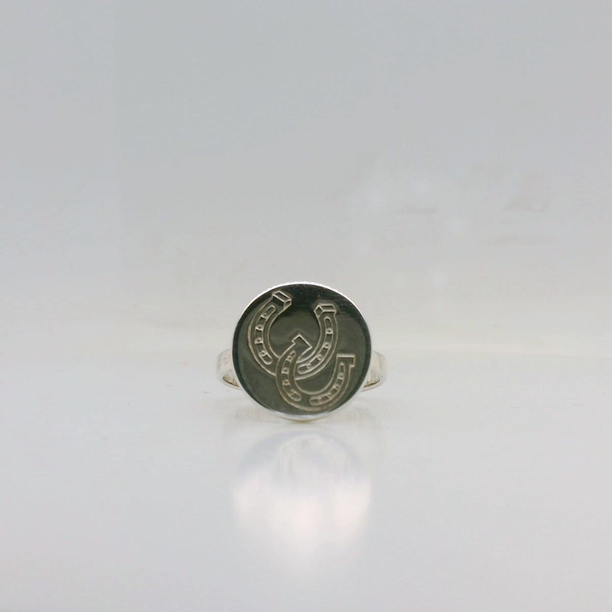 Horse shoe Disc Ring
