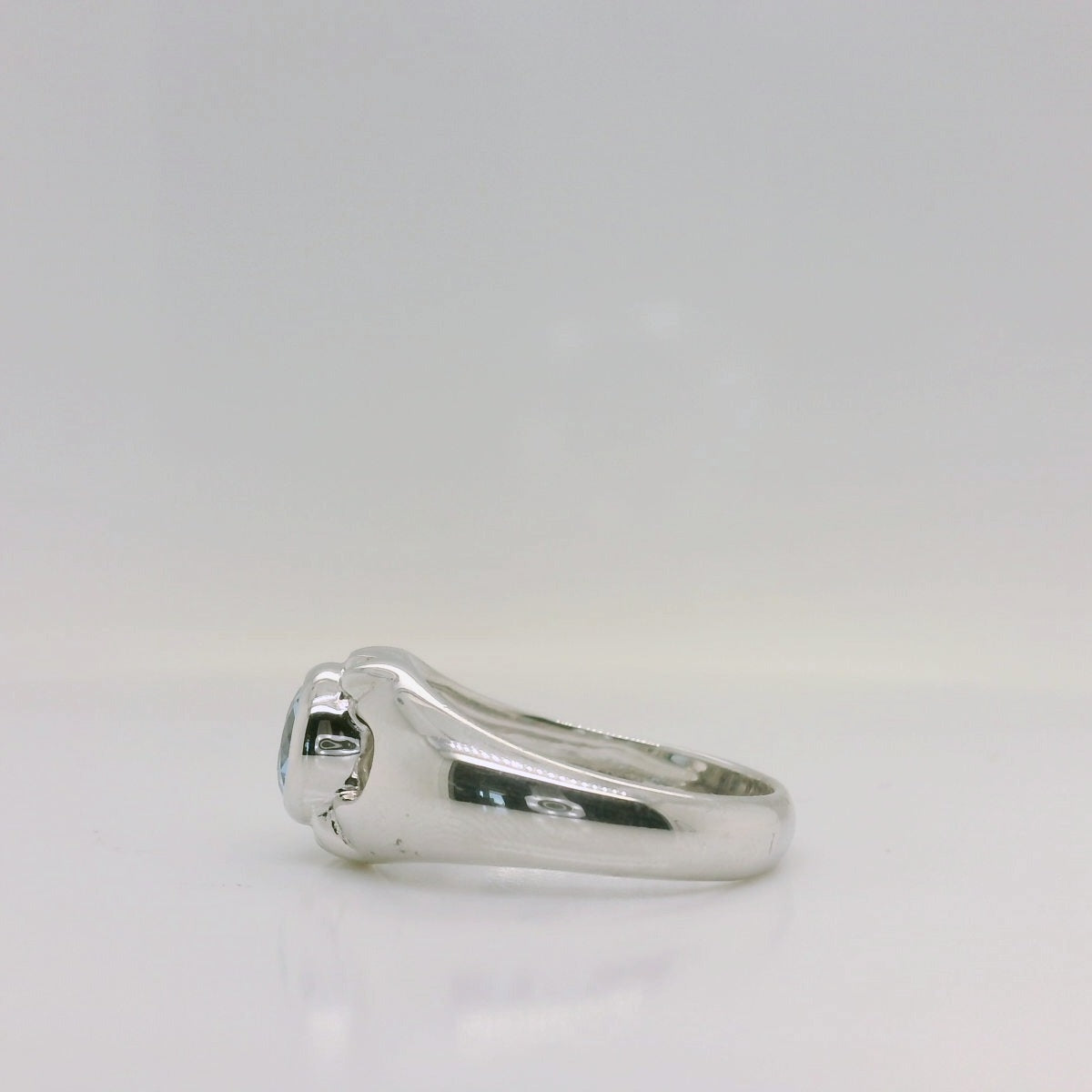 Cut-out Detailed Topaz Ring