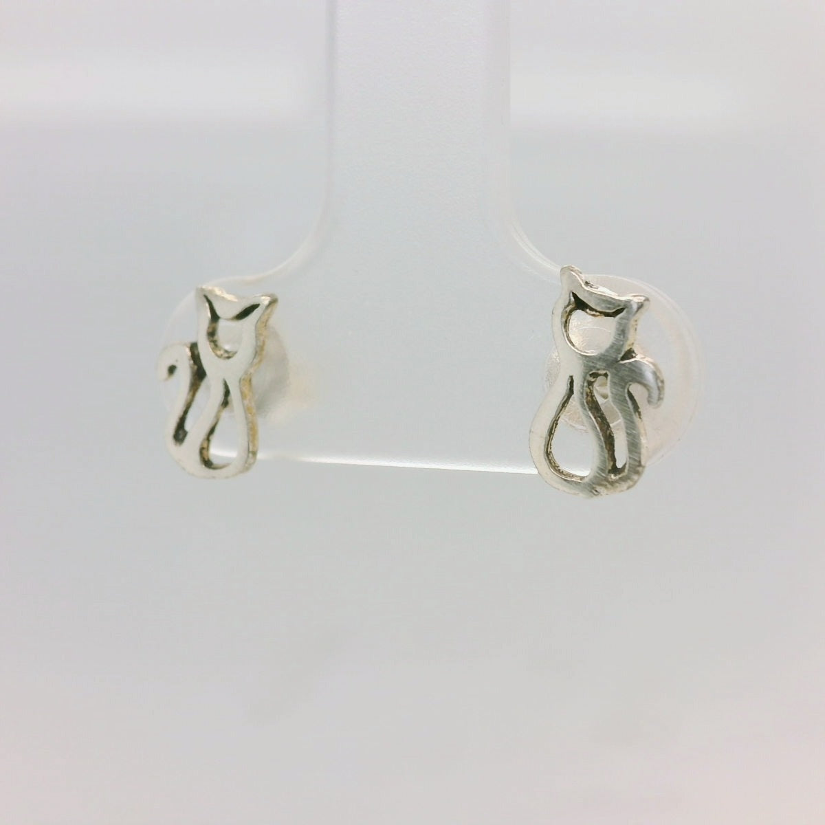 Sitting Cat Studs