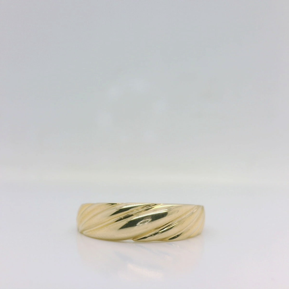 Twisted Tapered Ring