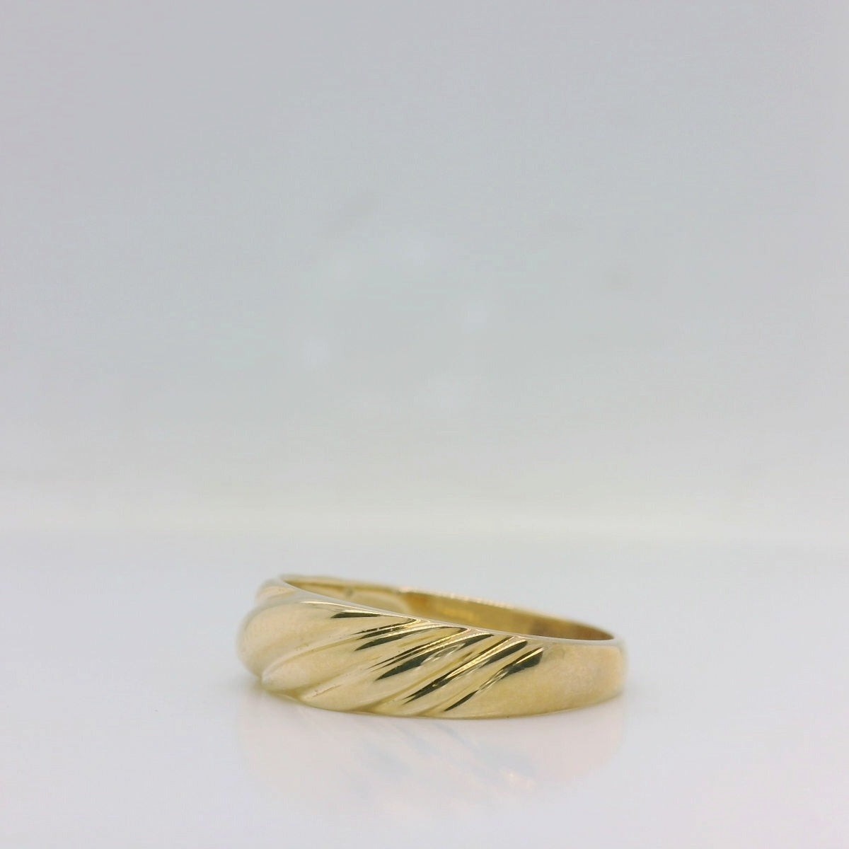 Twisted Tapered Ring