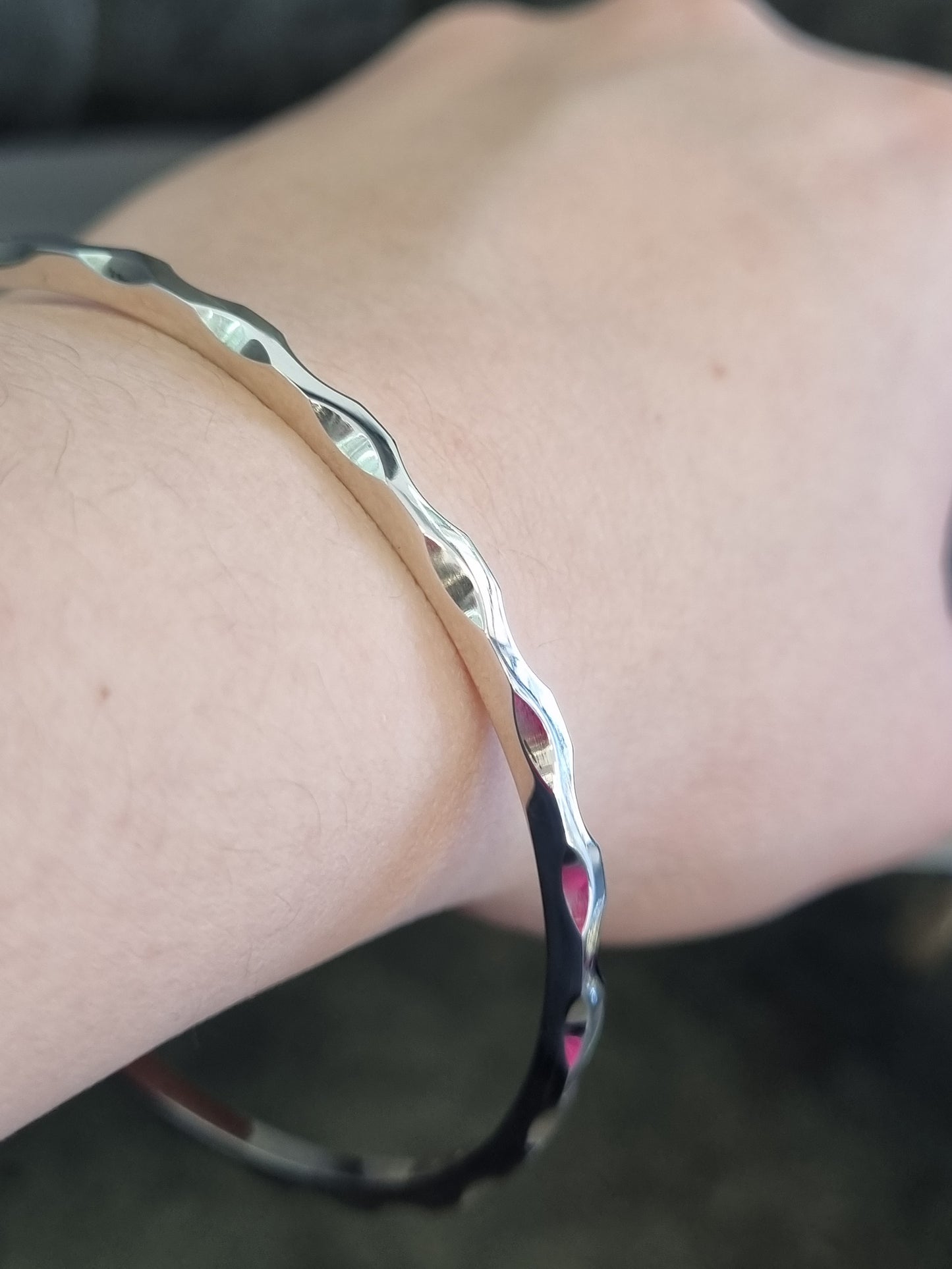 Sterling Silver scallop edge bangle