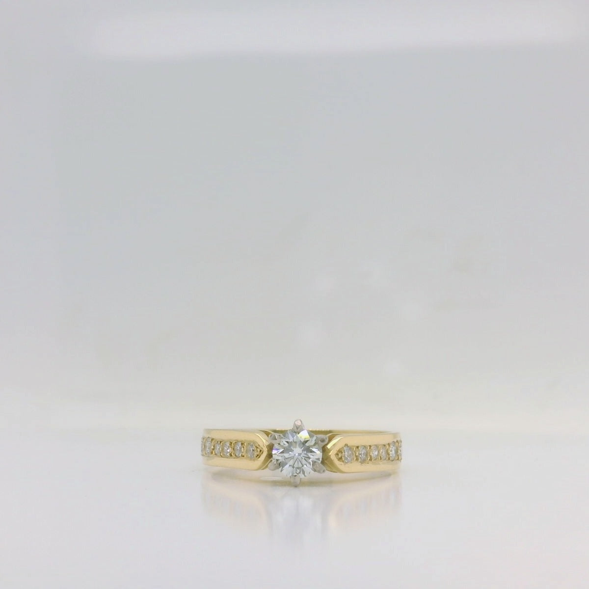 Solitaire & Shoulder Diamond Ring