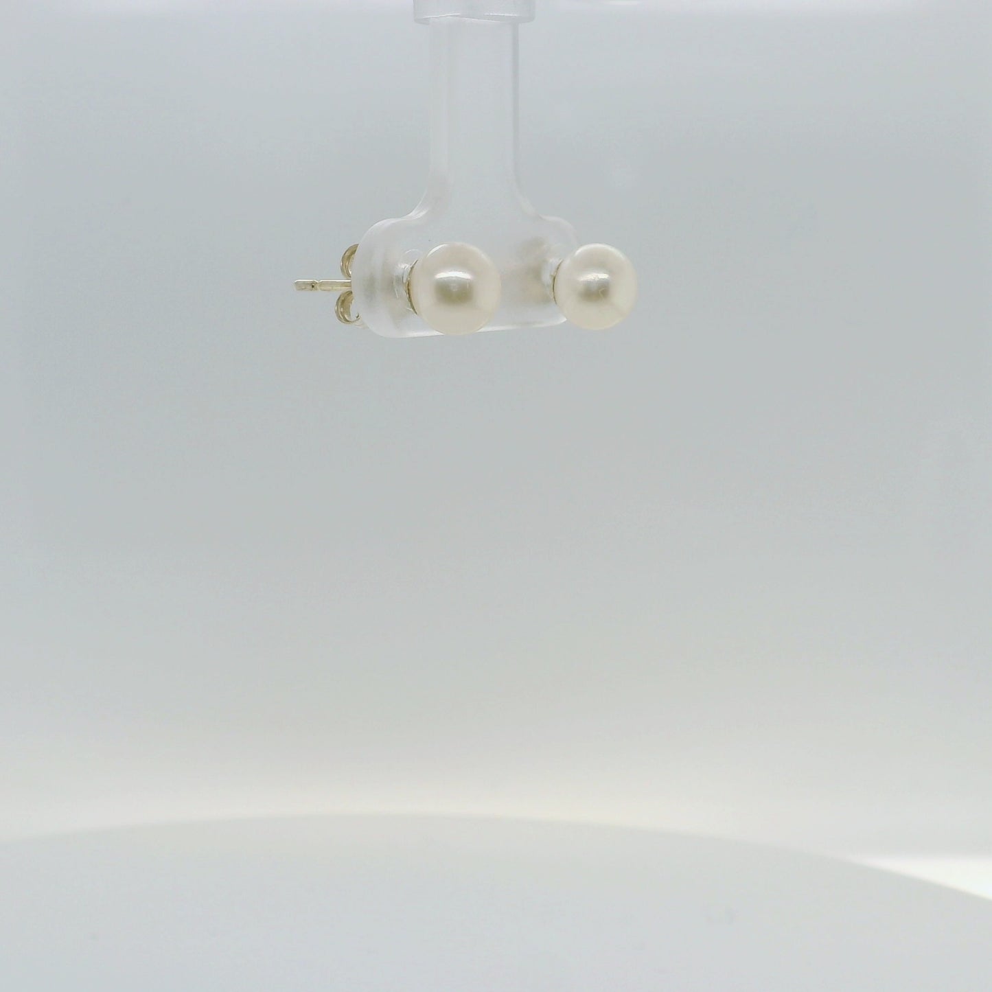 Round Pearl Studs 6-6.5mm