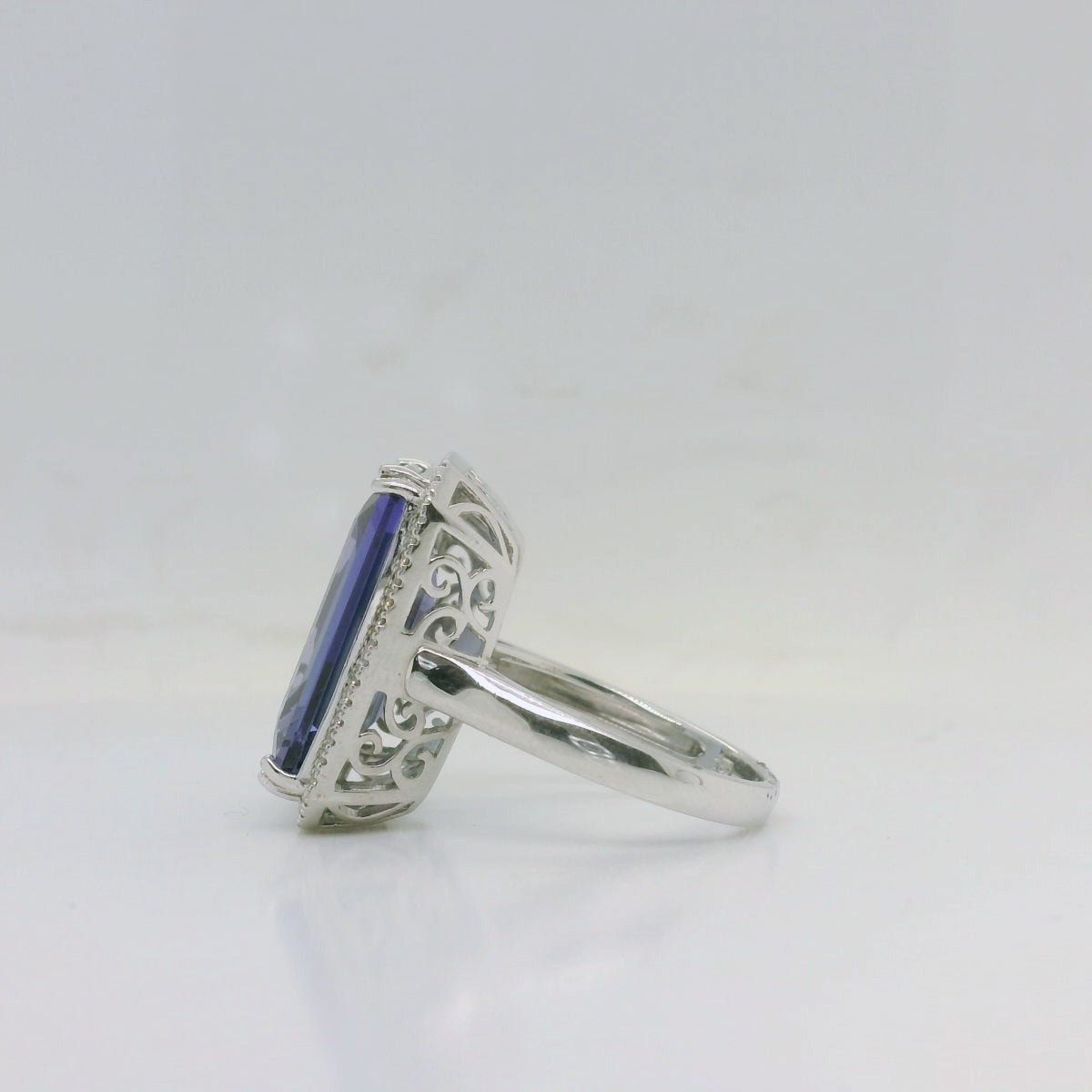 Tanzanite & Diamond Ring