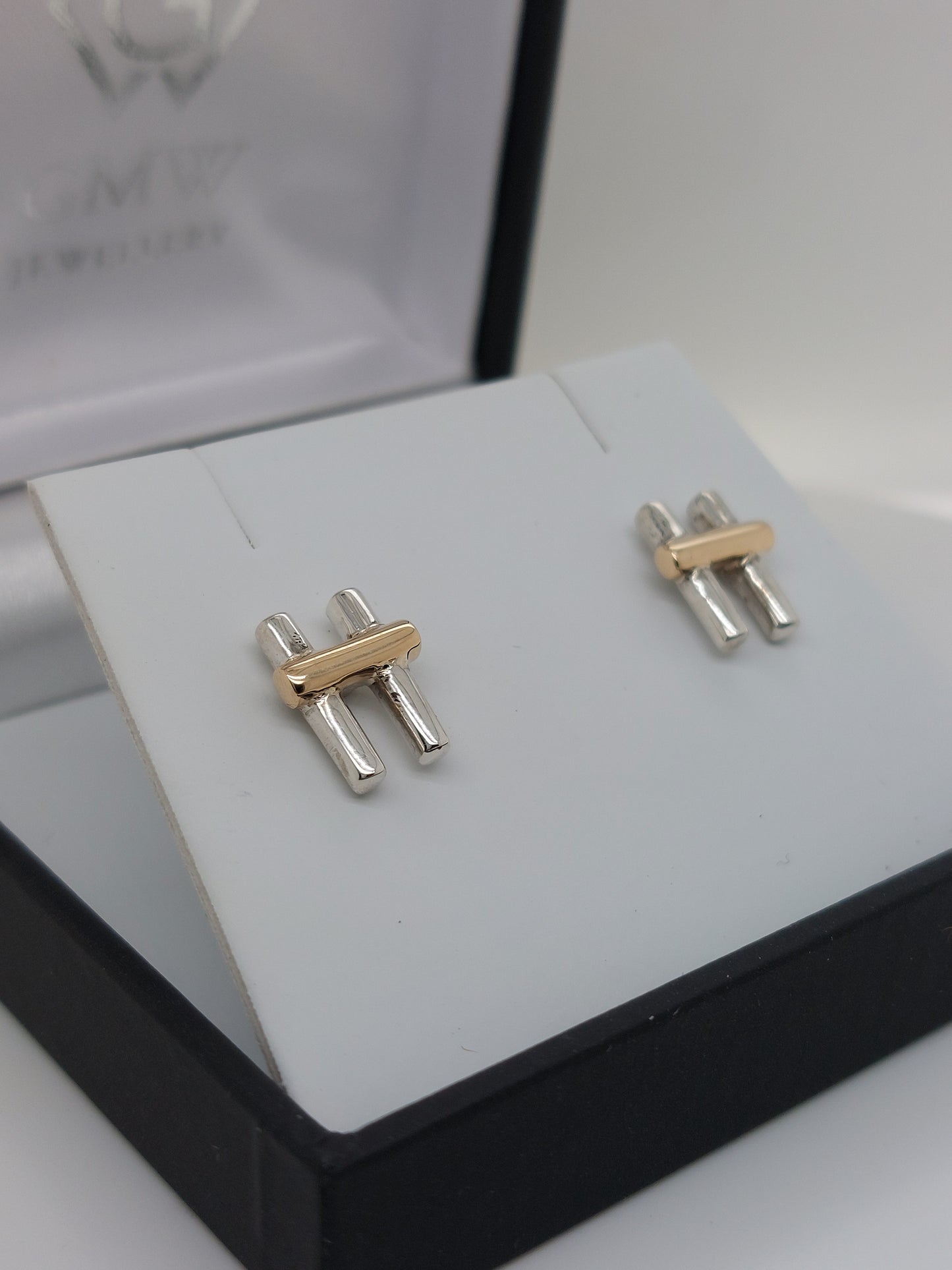 Two-Tone Bar Studs