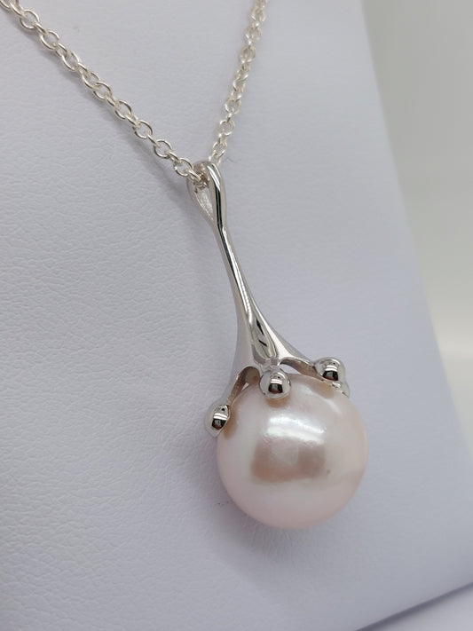 Raindrop Pearl Pendant