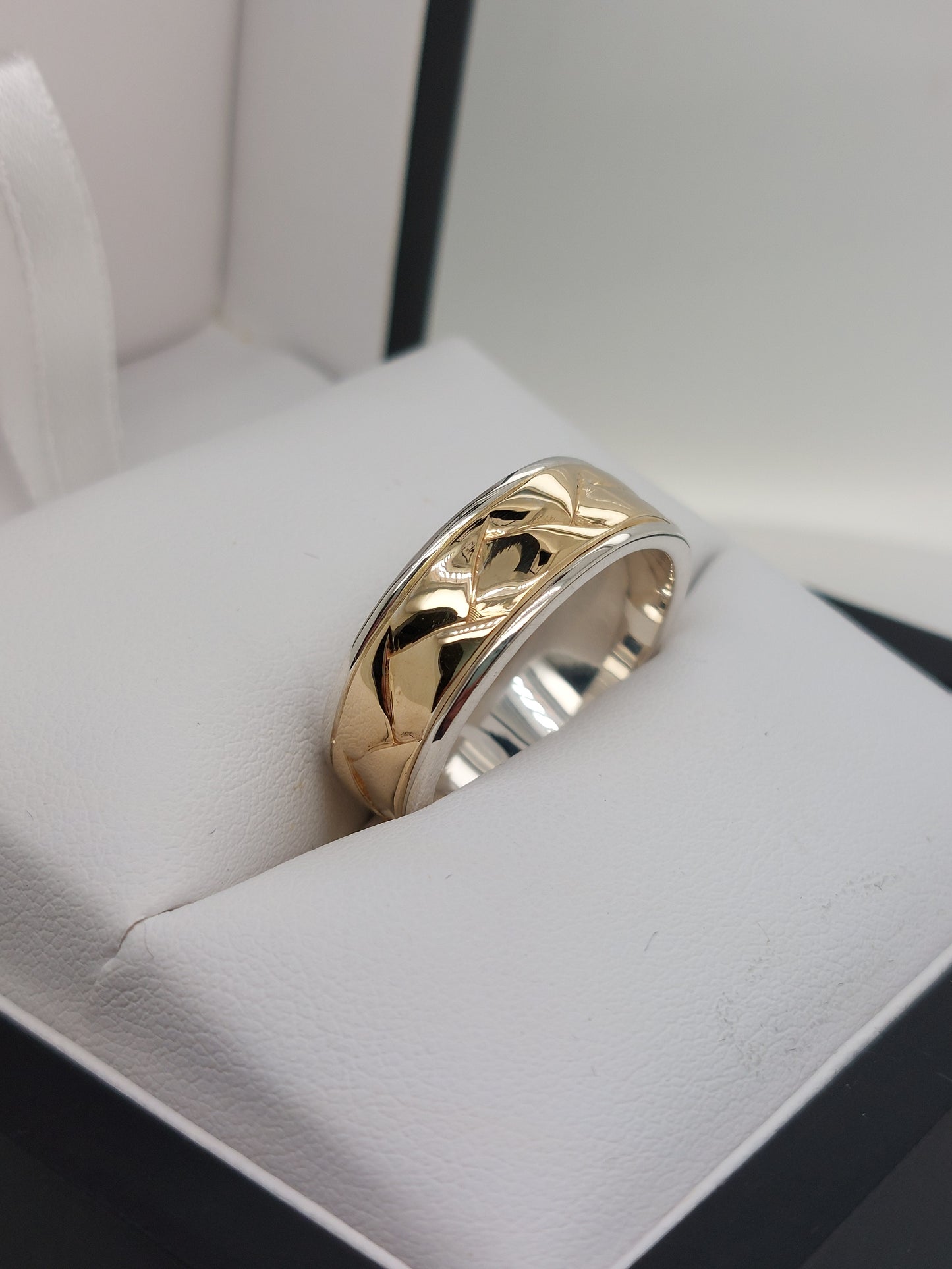 Gents Criss Cross Ring