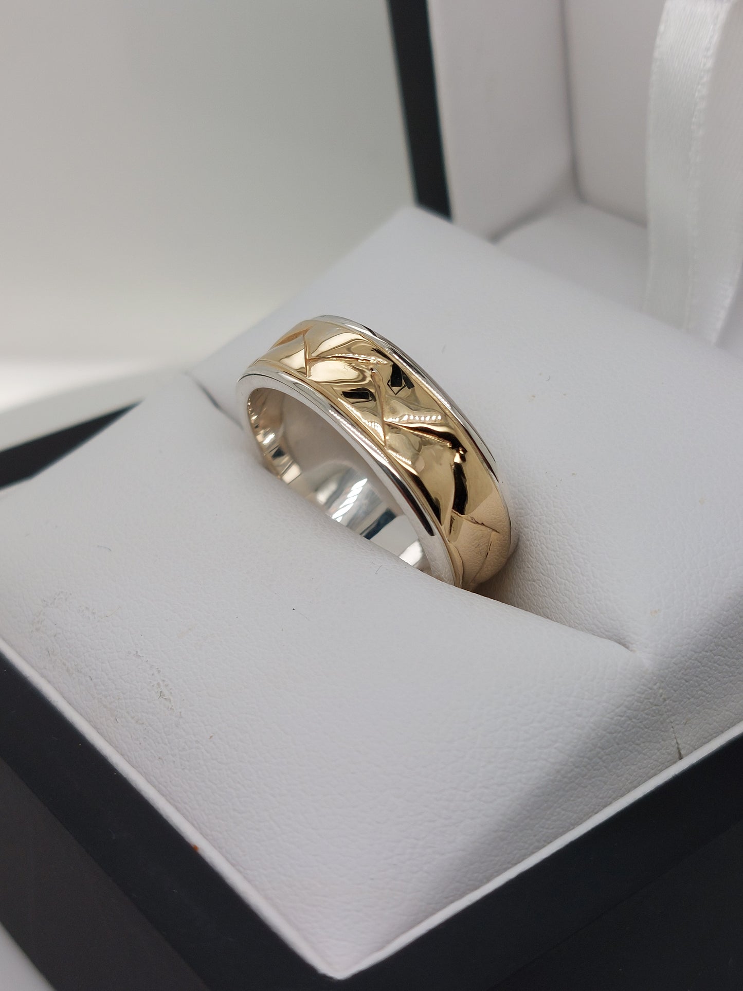 Gents Criss Cross Ring