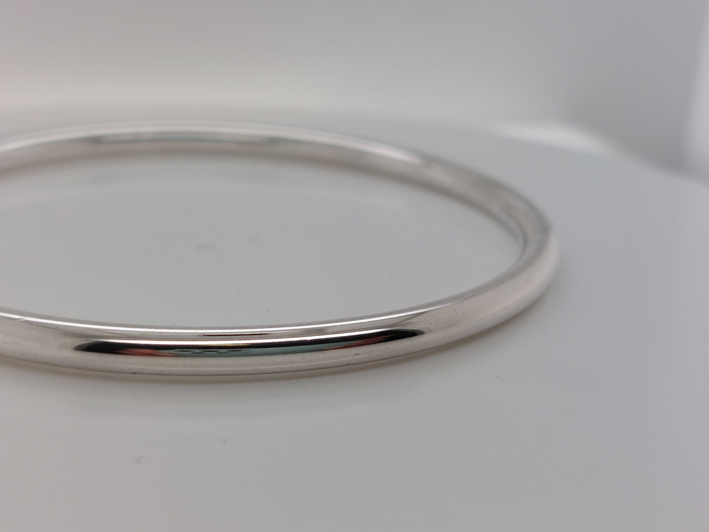 Round Bangle