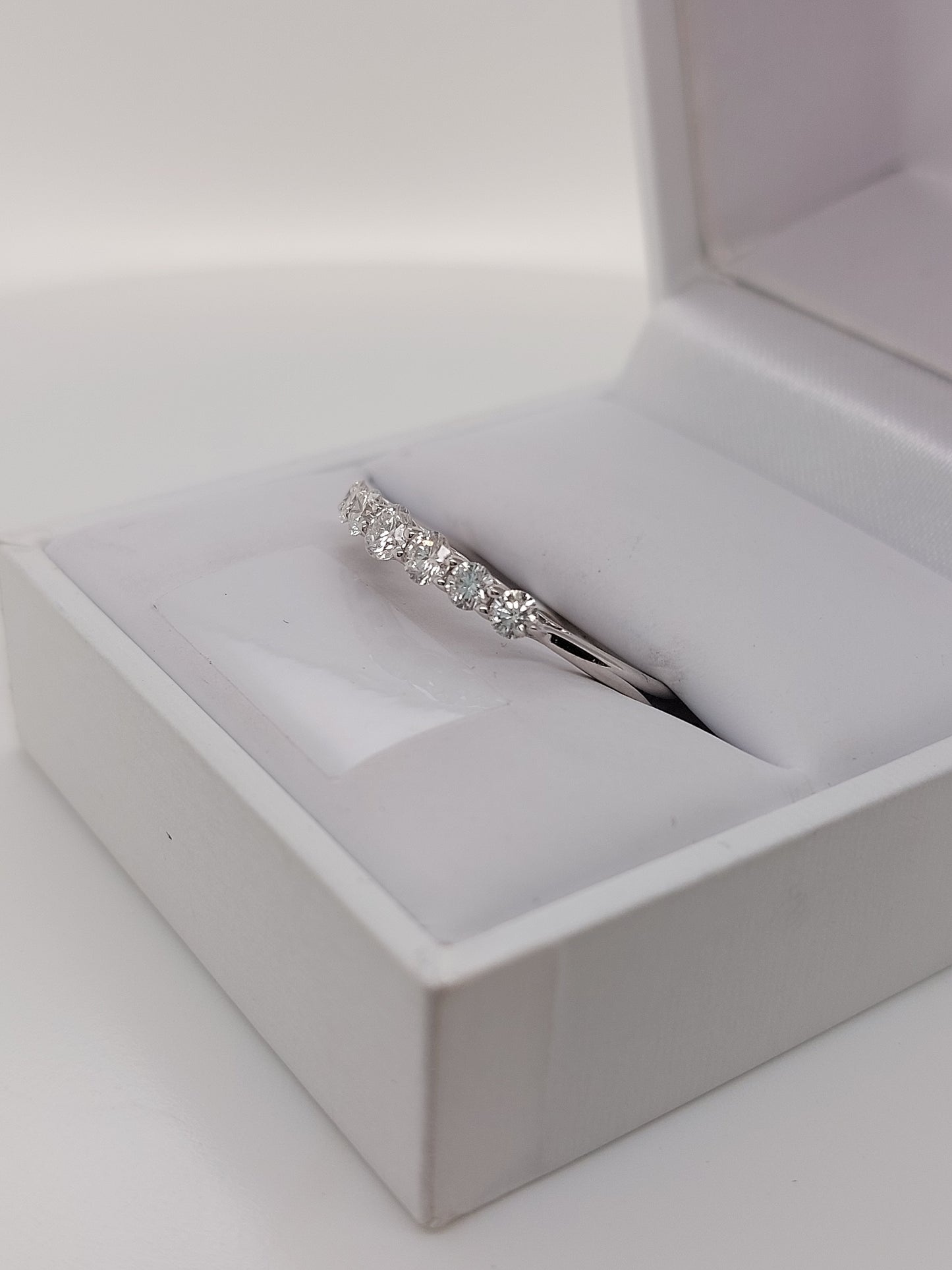 Graduated Diamond Ring