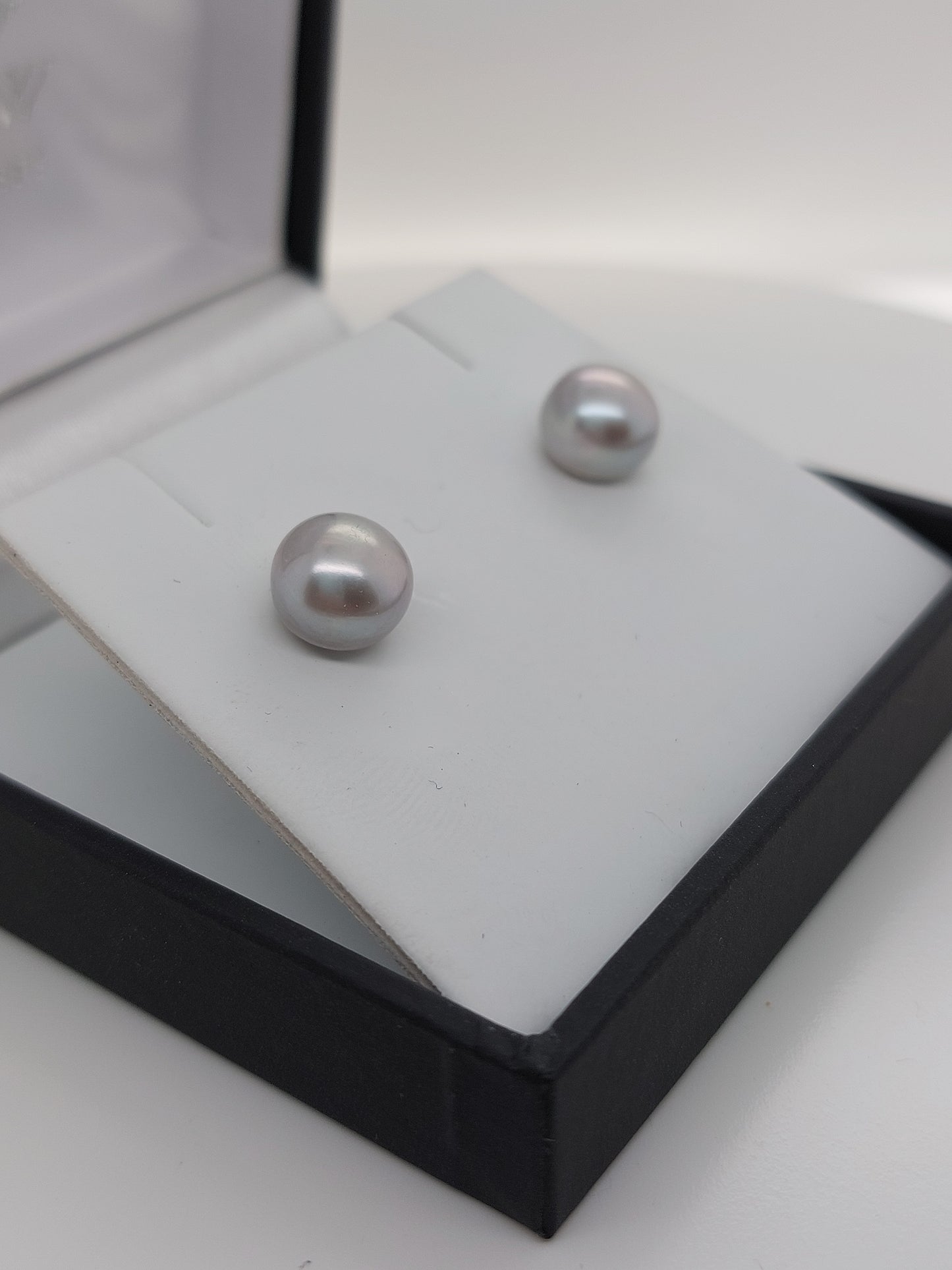 Small Grey Button Pearl Studs