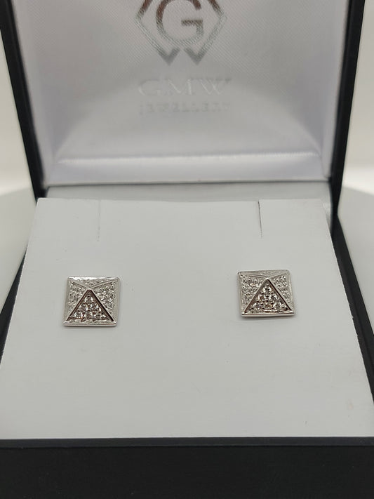 Pyramid Studs