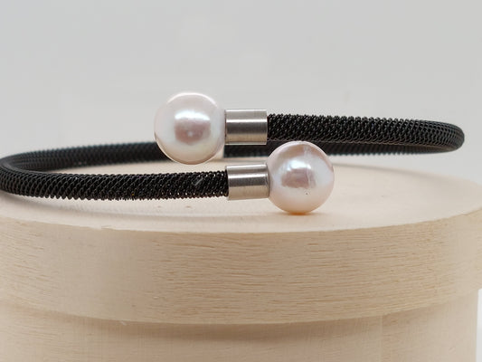 Crossover Pearl Bracelet