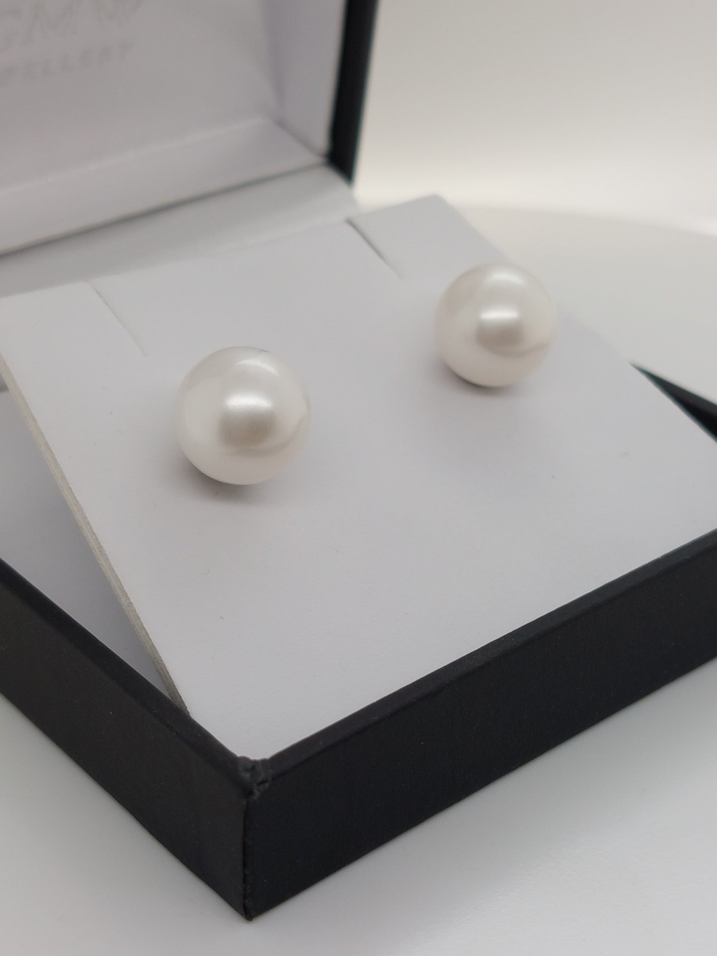 White Round Studs - 10mm