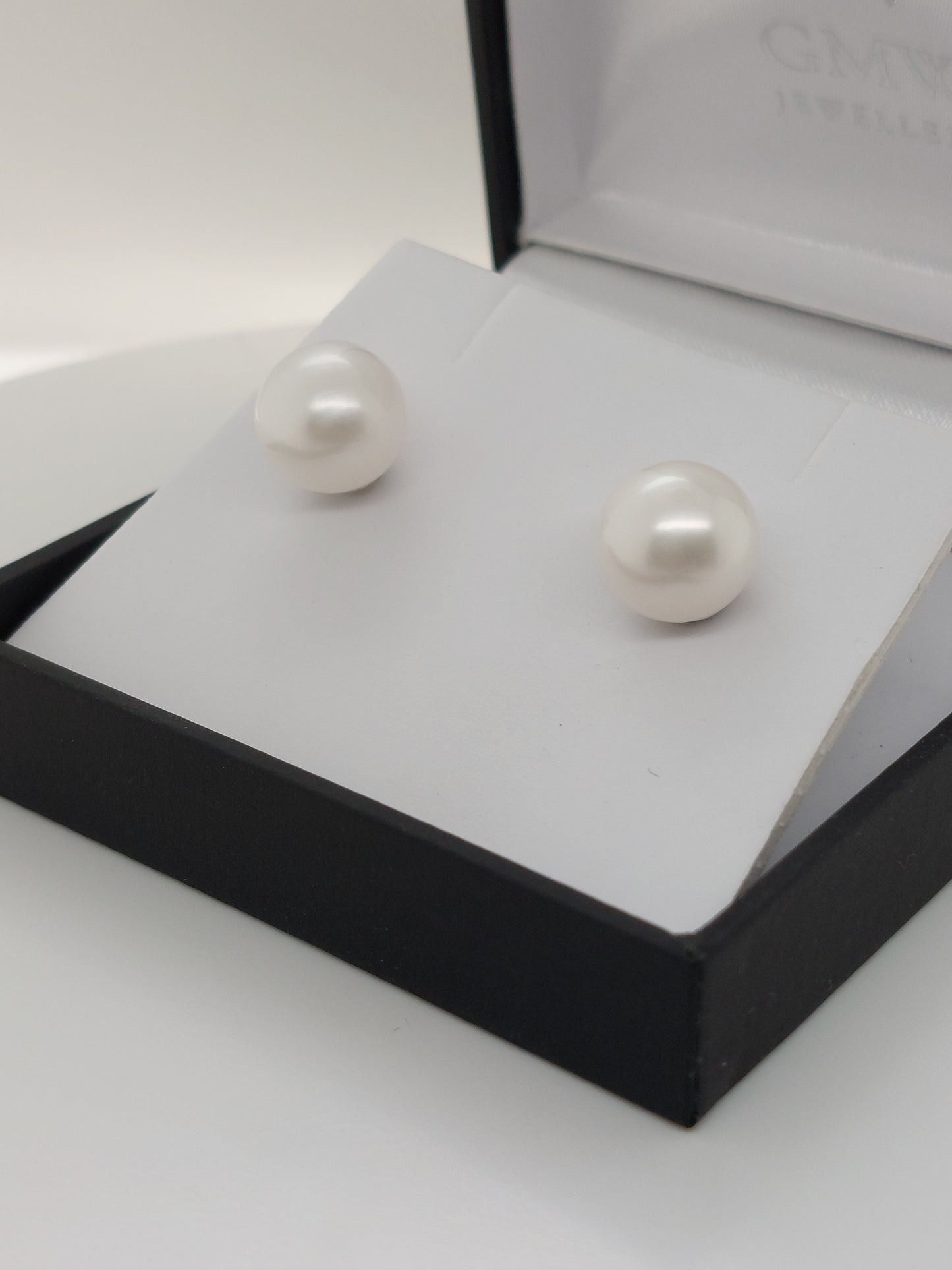 White Round Studs - 10mm