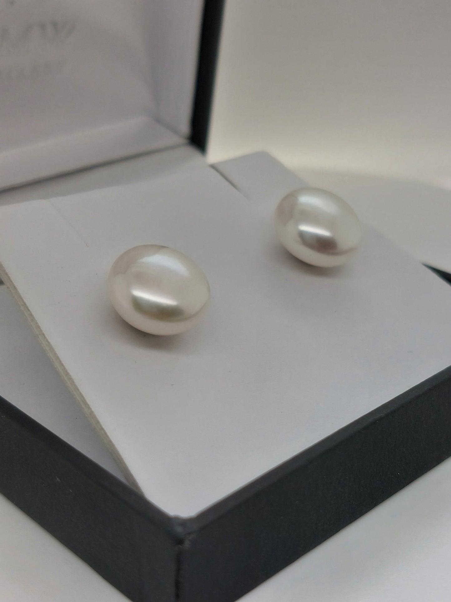 White Button Stud - 11mm