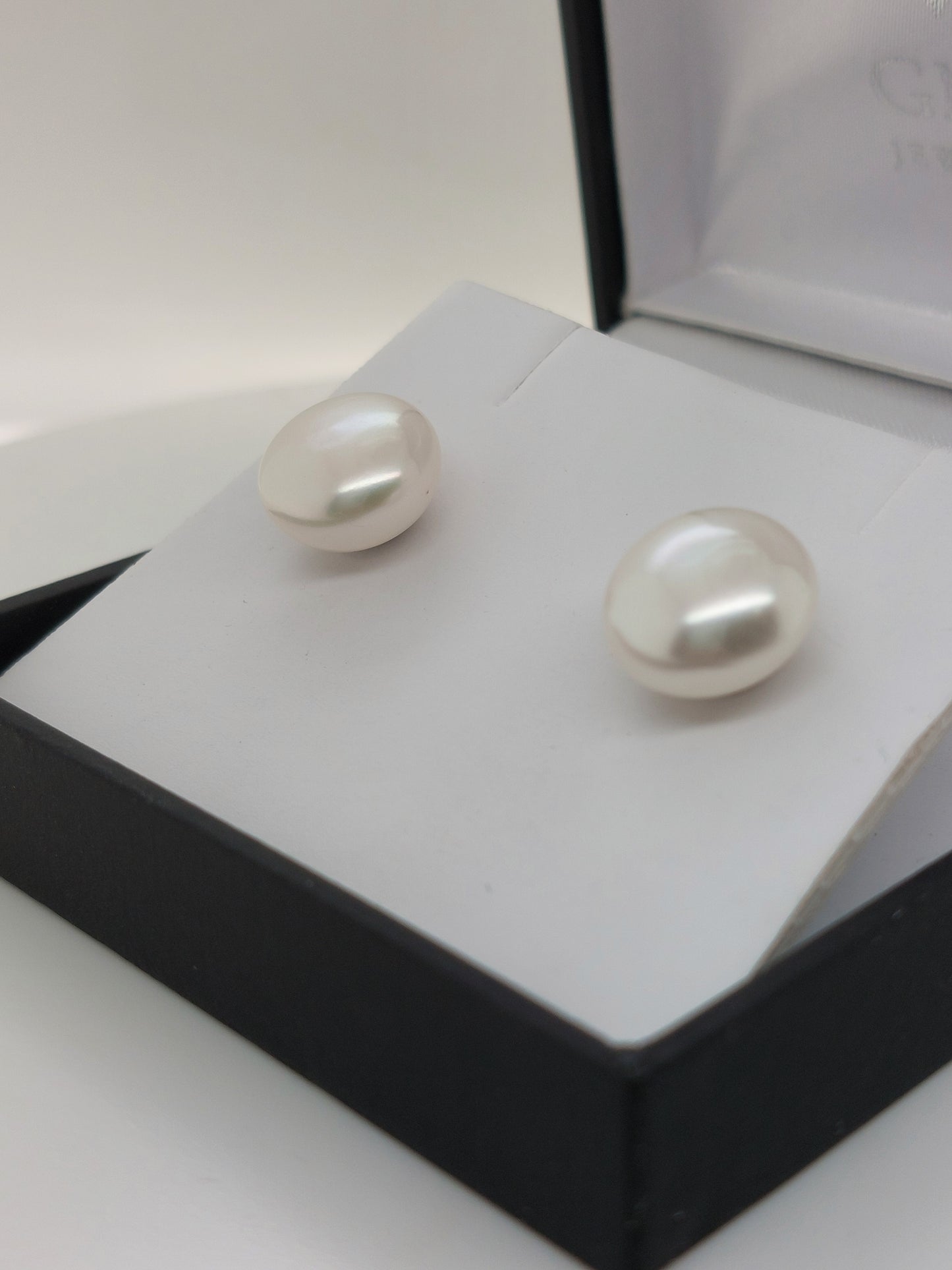 White Button Stud - 11mm