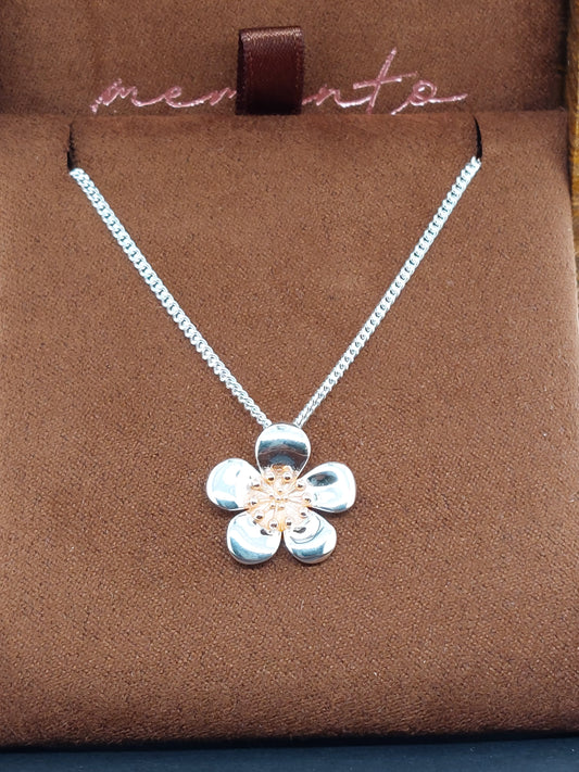 Manuka Flower Necklace