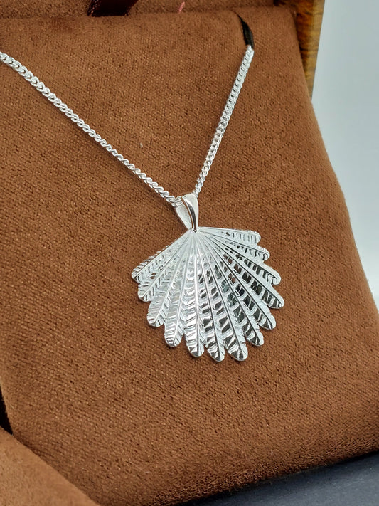 Fantail (Tail) Necklace