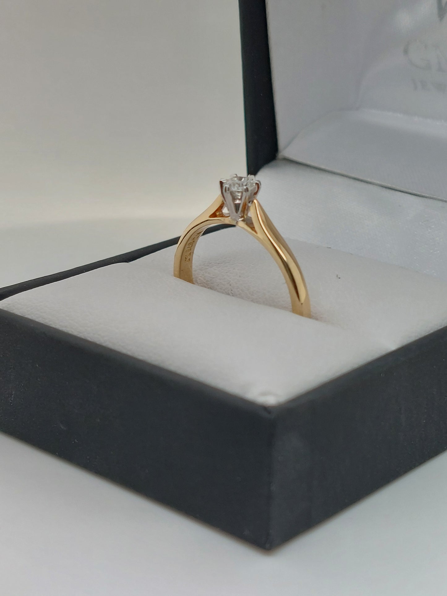 6 Claw Solitaire Ring