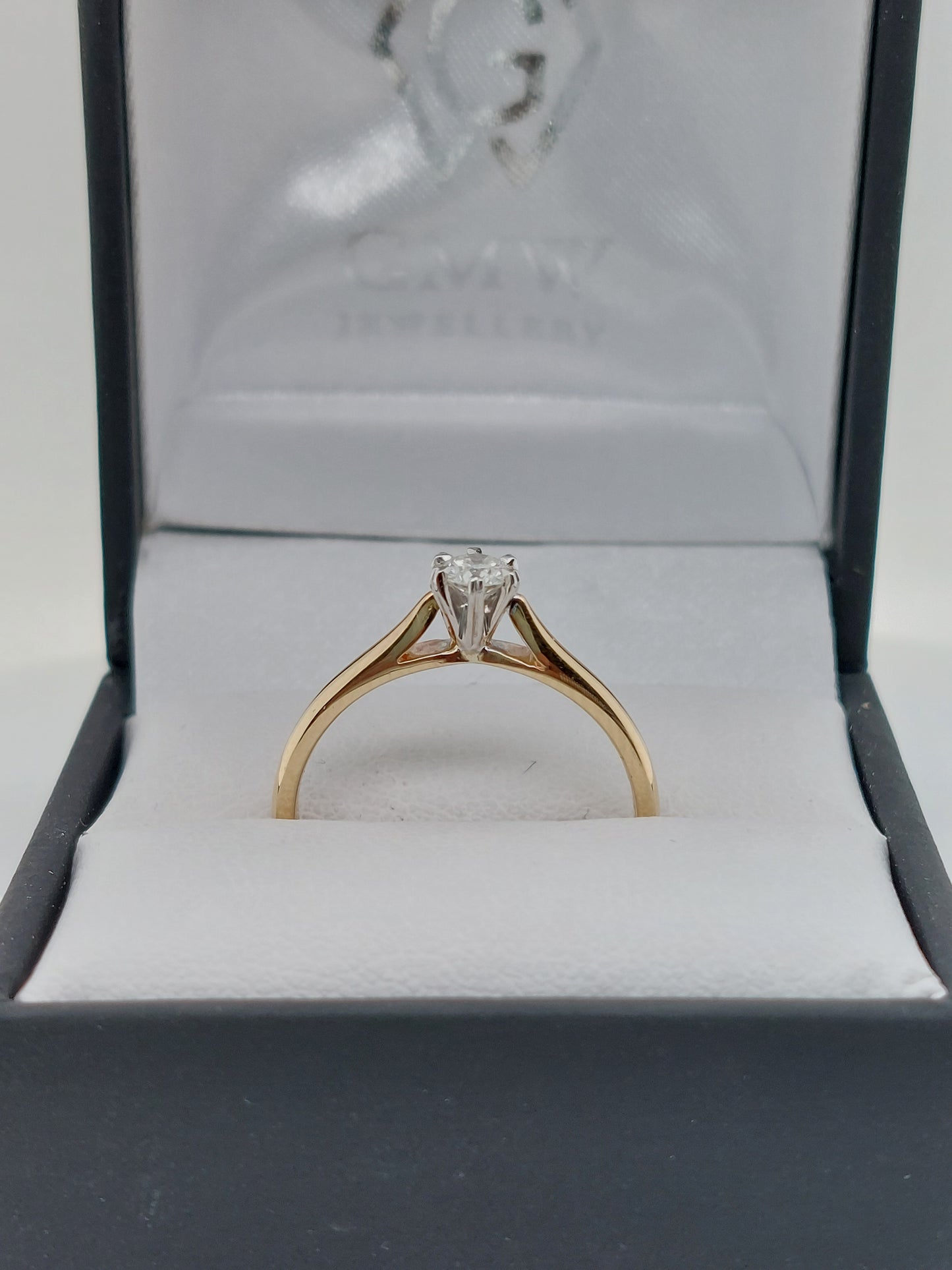 6 Claw Solitaire Ring