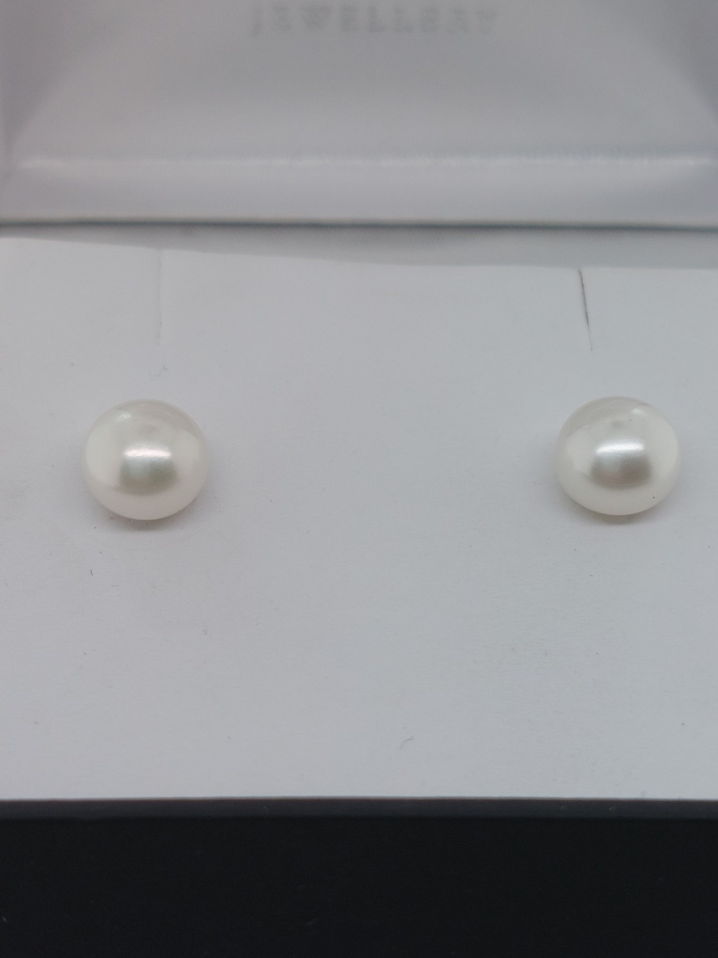 White Button Stud - 7mm