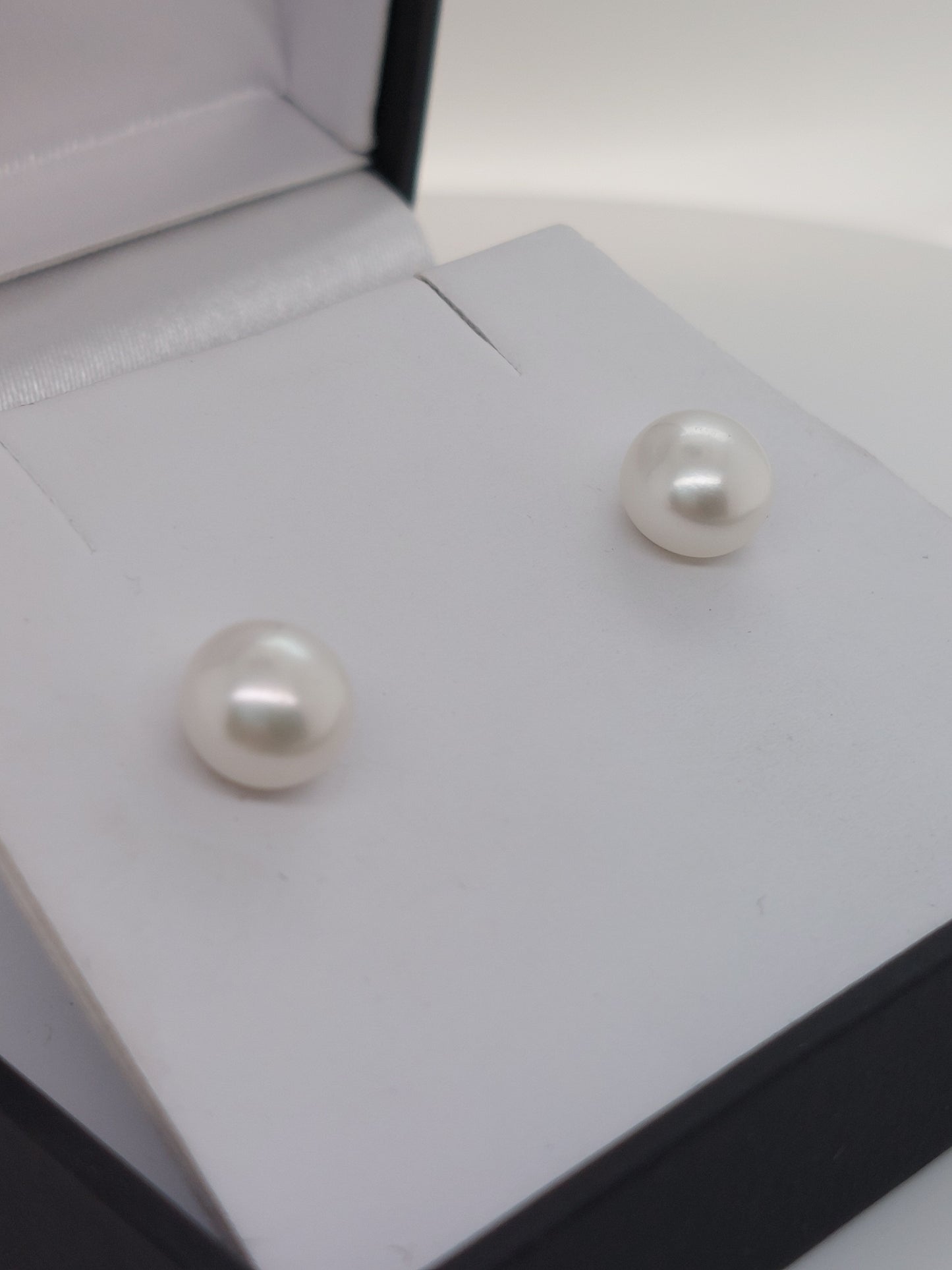 White Button Stud - 7mm