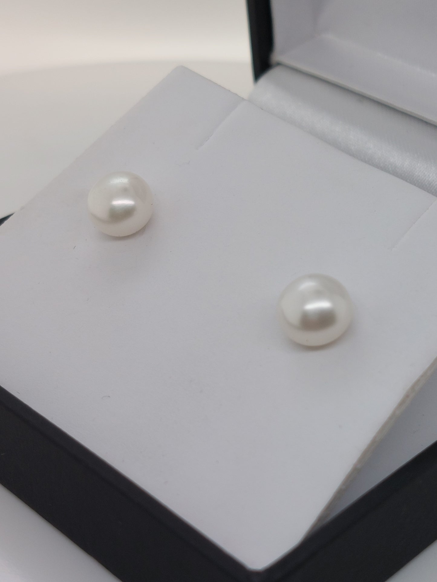 White Button Stud - 7mm