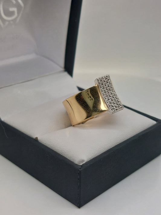 Concave Diamond Ring