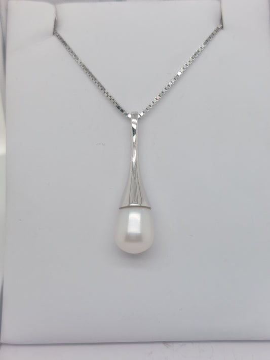 Oval Pearl Pendant