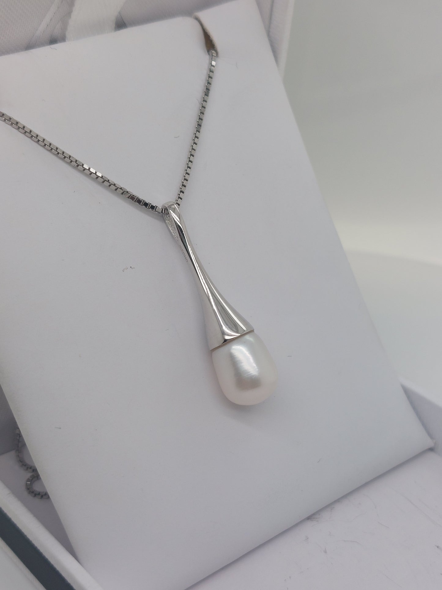 Oval Pearl Pendant