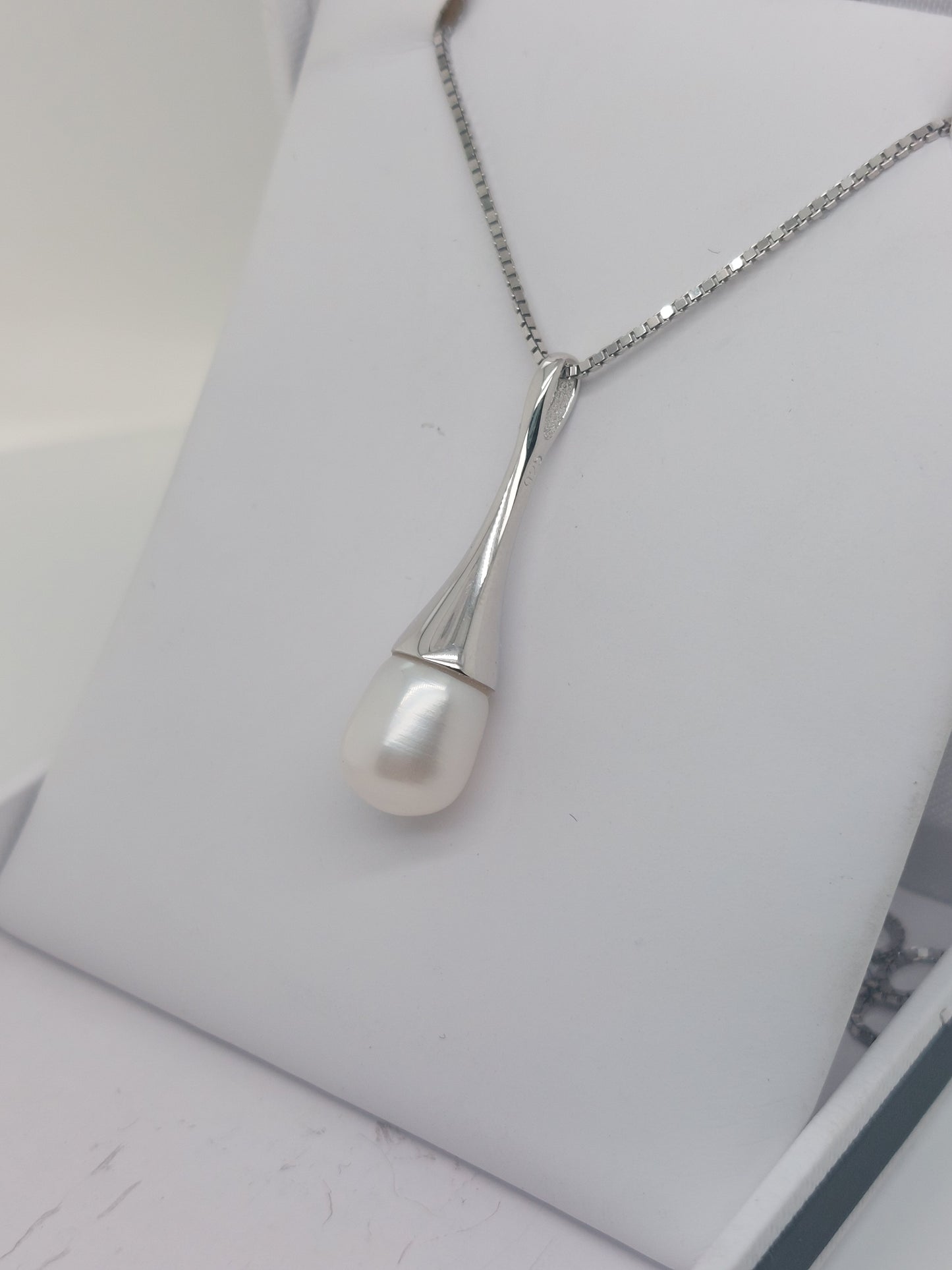 Oval Pearl Pendant