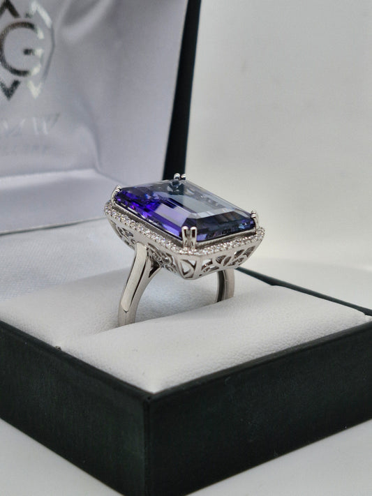 Tanzanite & Diamond Ring