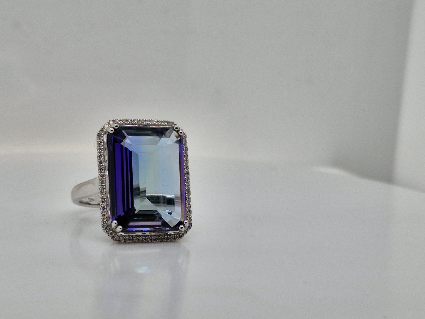 Tanzanite & Diamond Ring