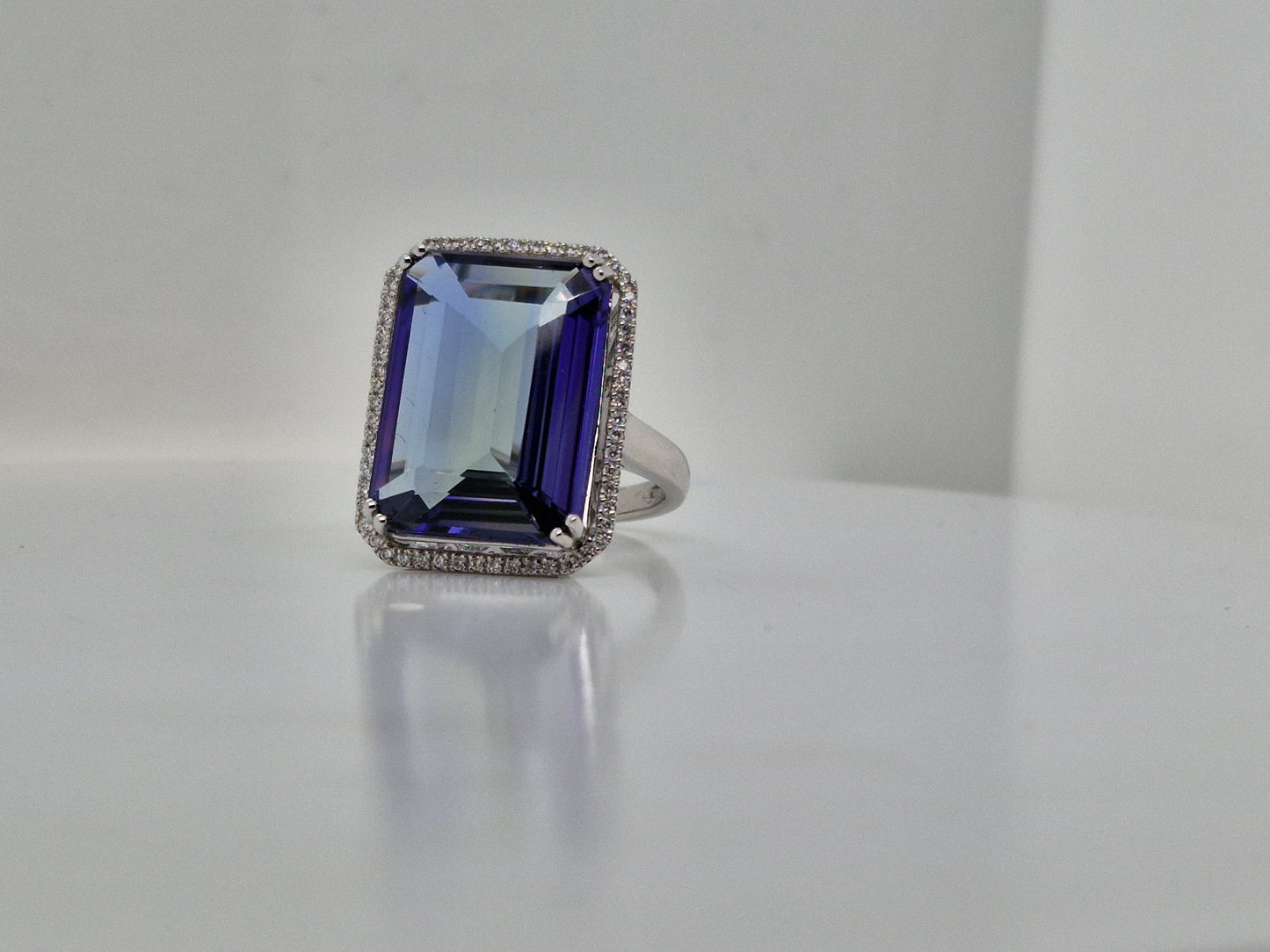 Tanzanite & Diamond Ring