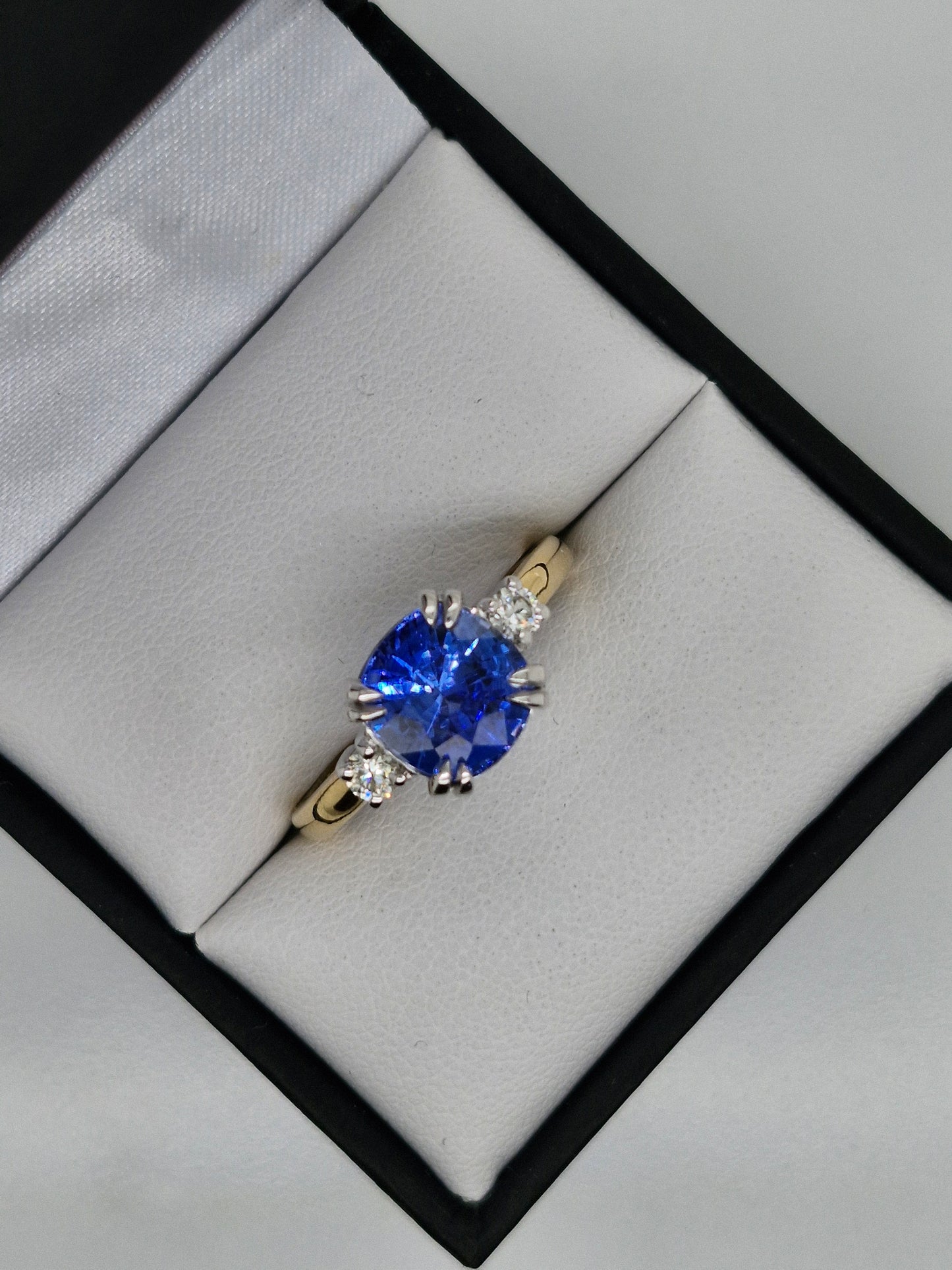 Ceylon Sapphire Ring